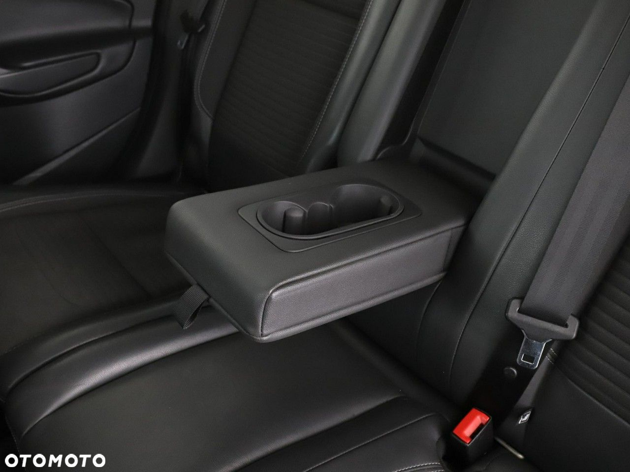 Ford Kuga 2.0 TDCi 2x4 Business Edition - 33