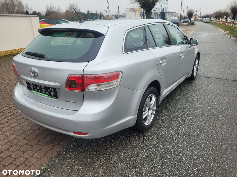 Toyota Avensis 1.8 Comfort - 9