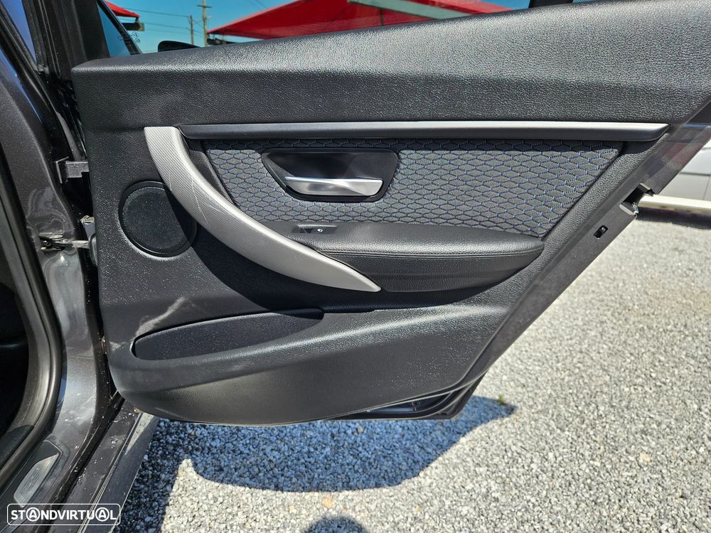 BMW 320 d Auto Pack M - 44