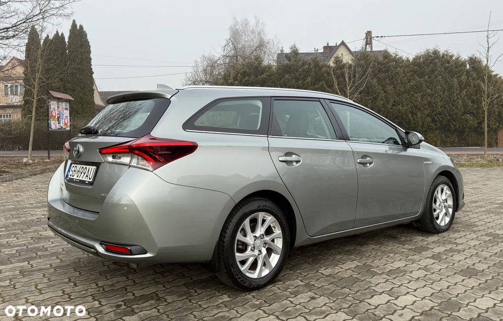 Toyota Auris Hybrid 135 Premium - 11