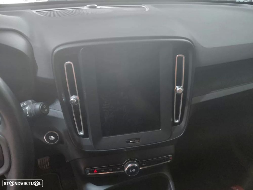 Volvo XC 40 1.5 T3 Momentum Tech Edition - 15