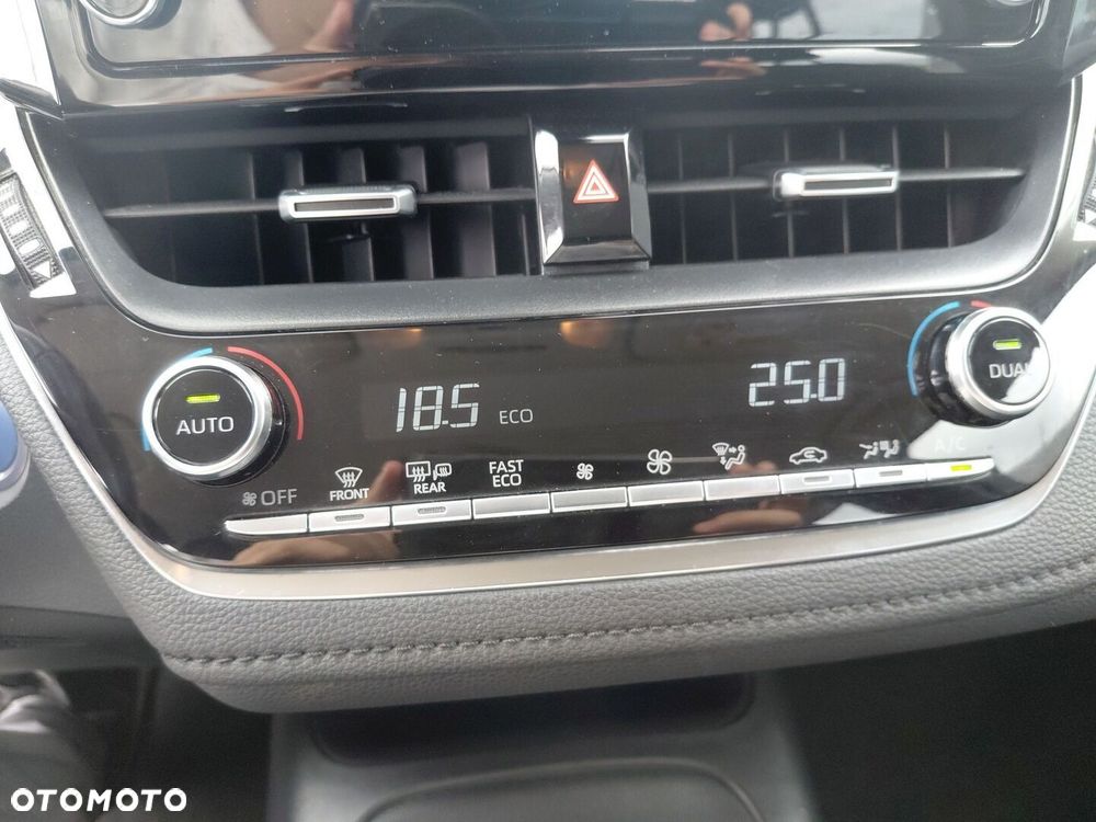 Toyota Corolla 1.8 Hybrid Comfort - 24