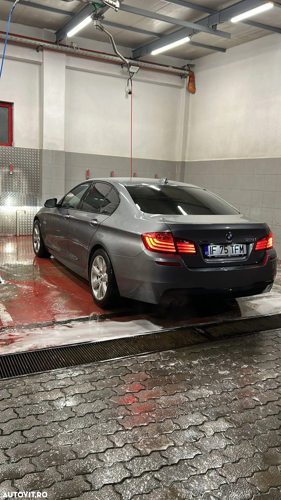 BMW Seria 5 528i xDrive - 12