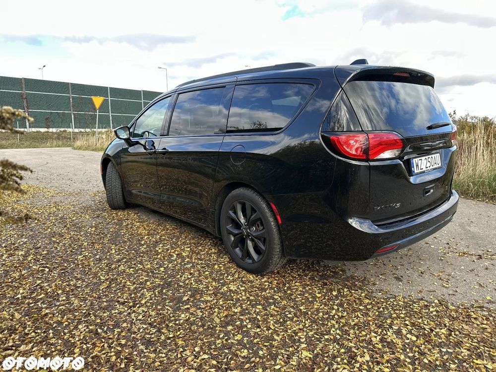 Chrysler Pacifica - 13