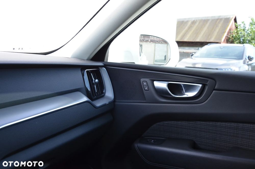 Volvo XC 60 T6 AWD Core - 24