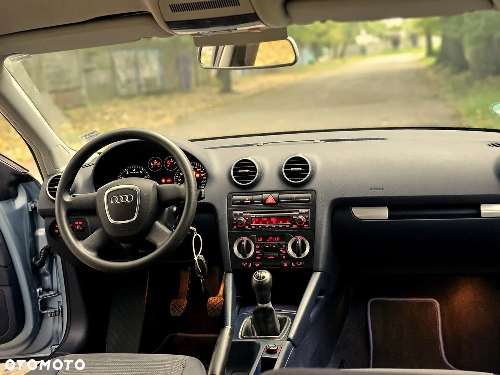 Audi A3 Sportback 1.6 Ambiente - 16
