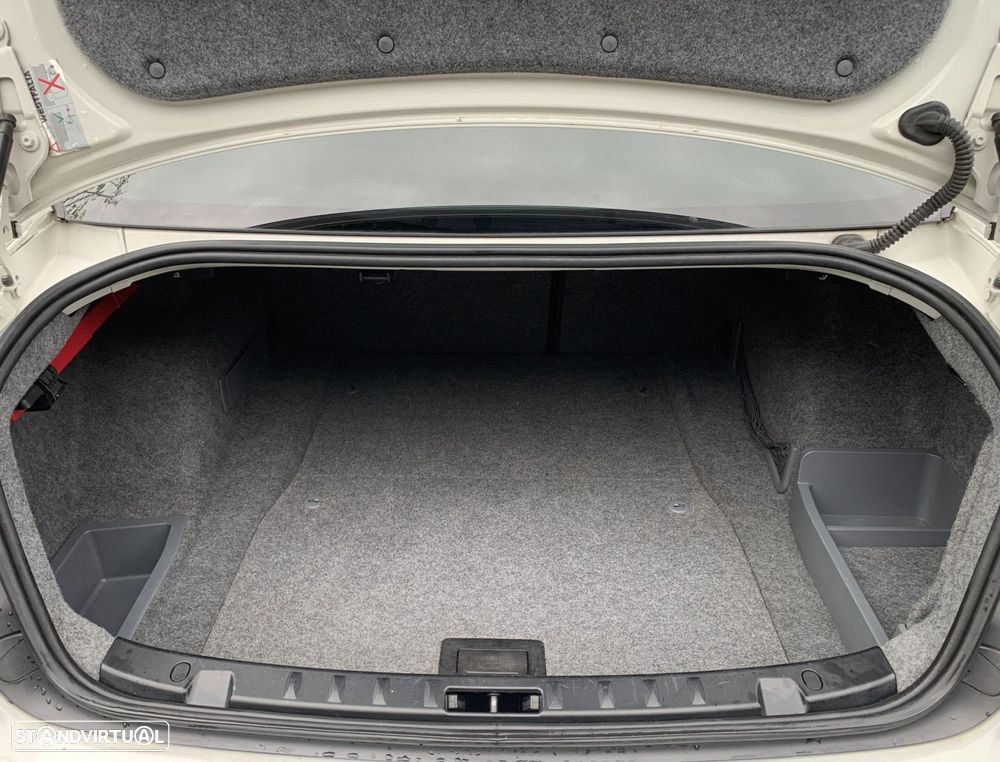 BMW 320 d Coupe Edição M - 31