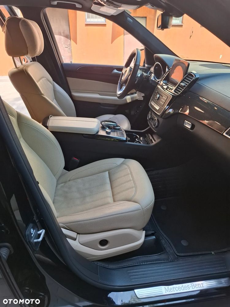 Mercedes-Benz GLS - 23