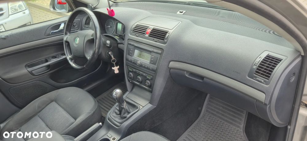 Skoda Octavia 1.6 Tour - 4