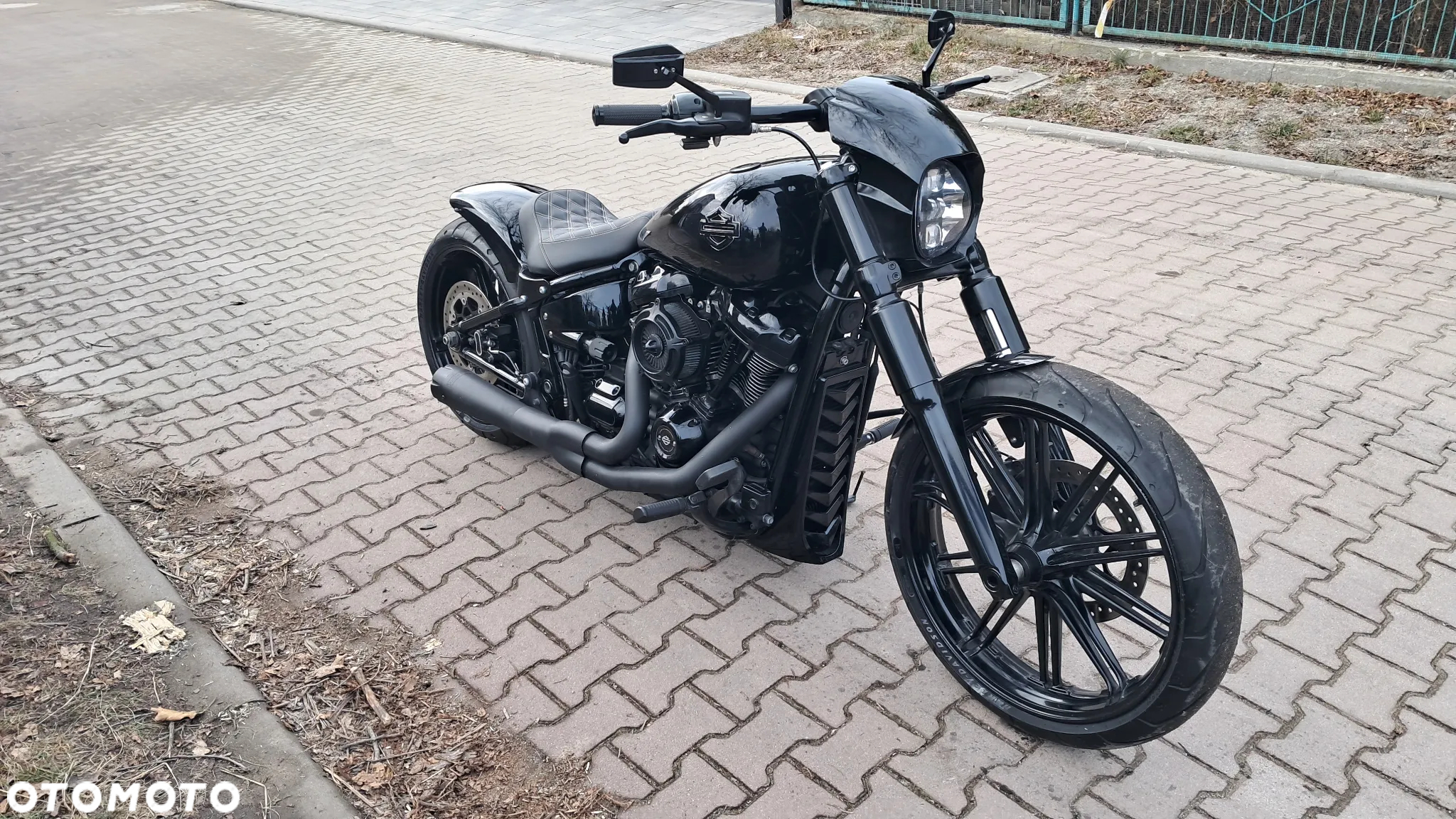 Harley-Davidson Softail Breakout - 4