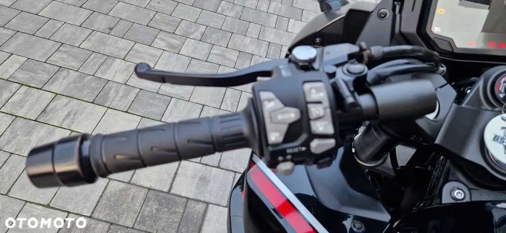 Kawasaki Ninja 1000 SX - 10