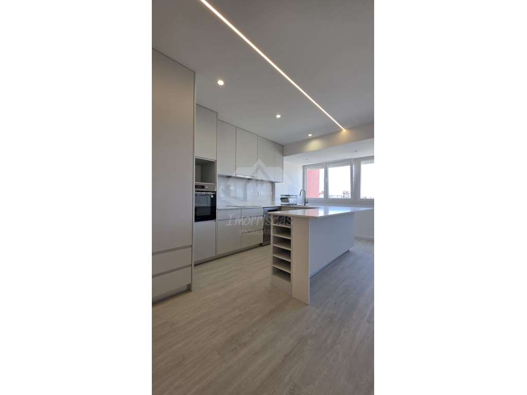 Apartamento T3 renovado com vista panorâmica - Olivais - Grande imagem: 3/24