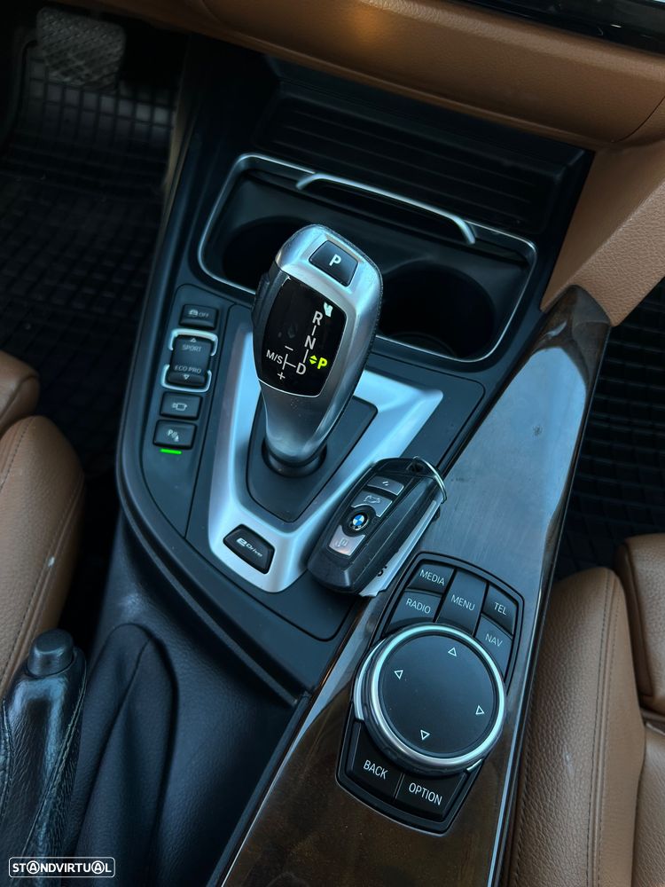 BMW 330 e iPerformance Line Luxury - 18