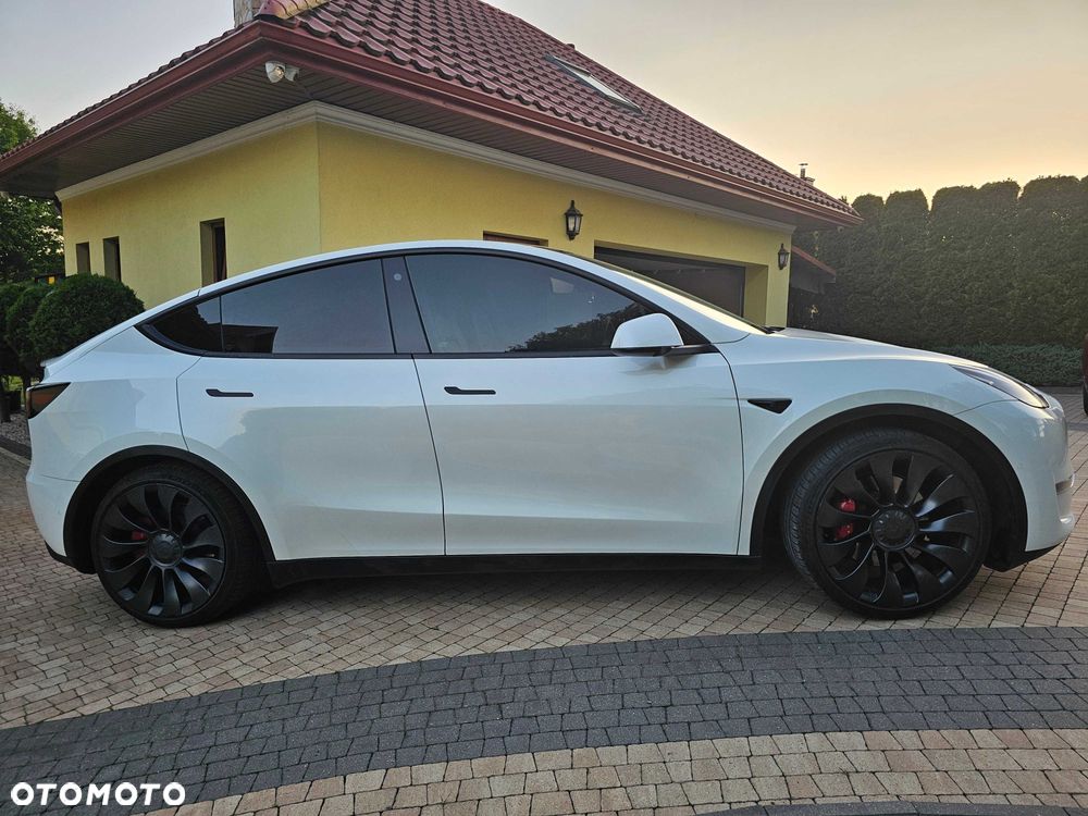 Tesla Model Y - 7