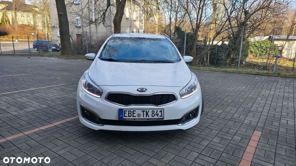 Kia Ceed 1.6 CRDi 136 ISG Spirit - 3