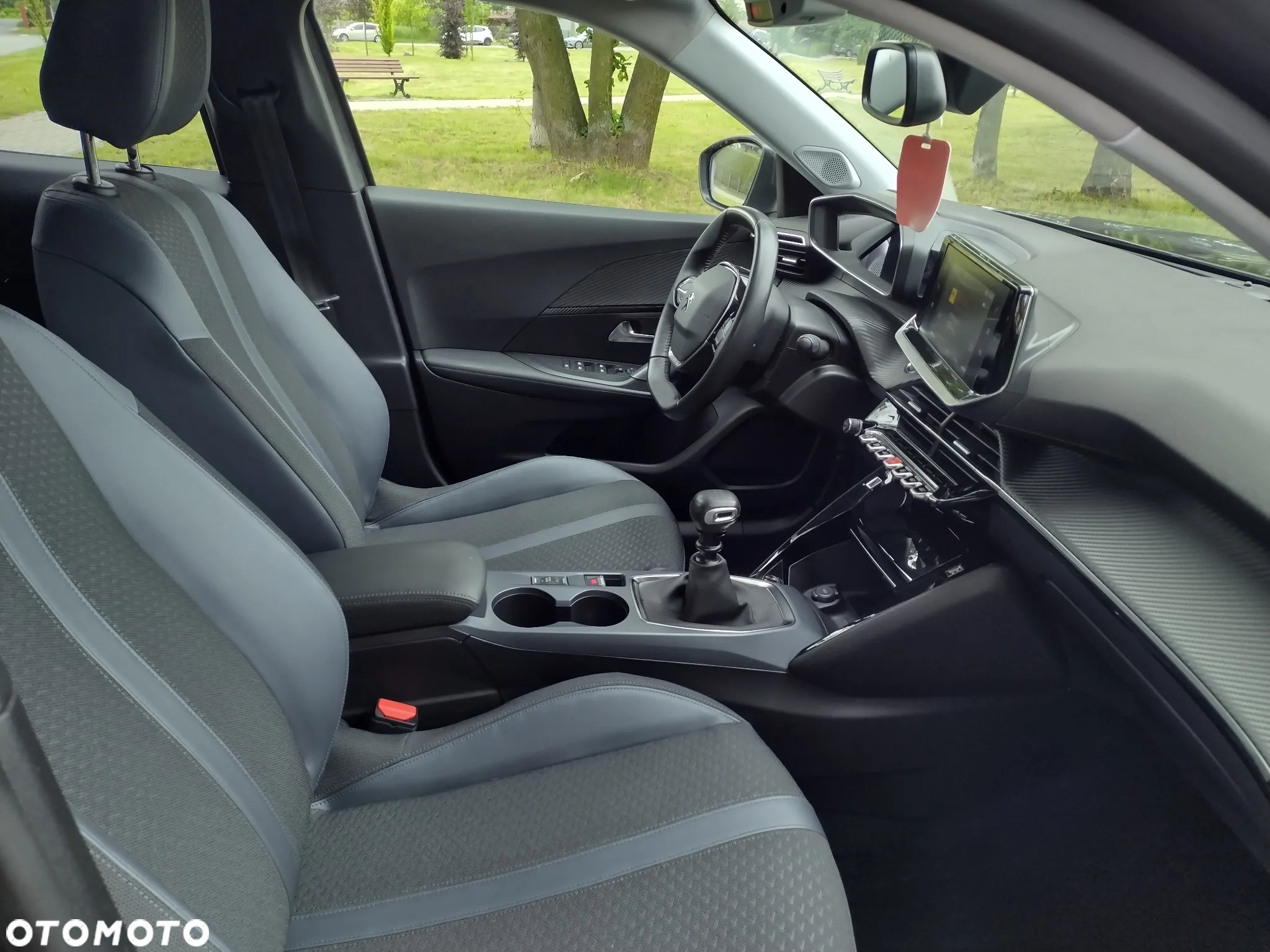 Peugeot 2008 1.2 PureTech Allure Pack S&S - 16