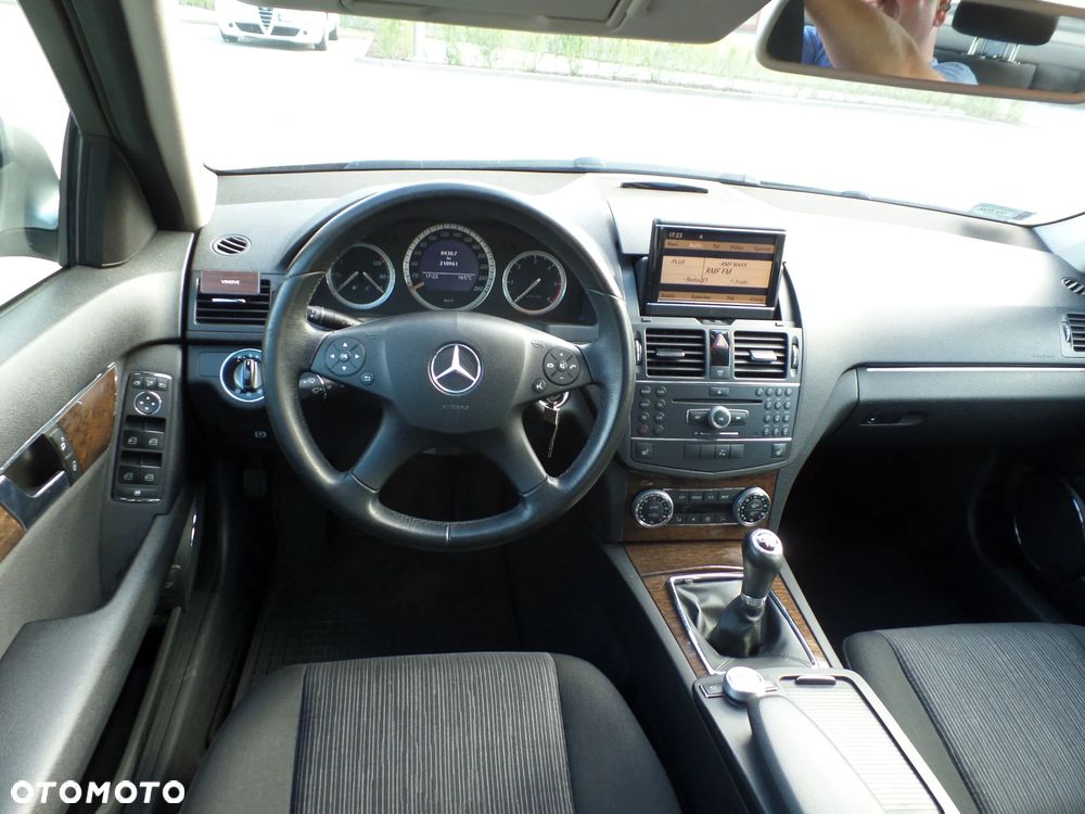 Mercedes-Benz Klasa C 220 CDI Elegance - 20