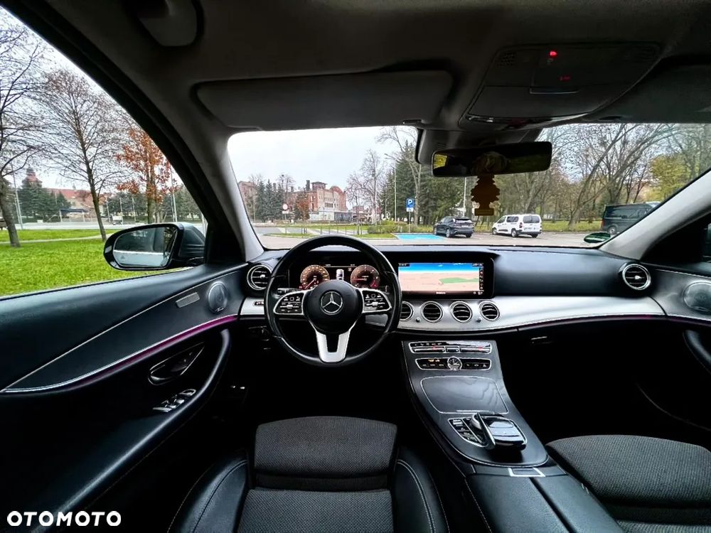 Mercedes-Benz Klasa E 300 d T 9G-TRONIC Avantgarde - 16