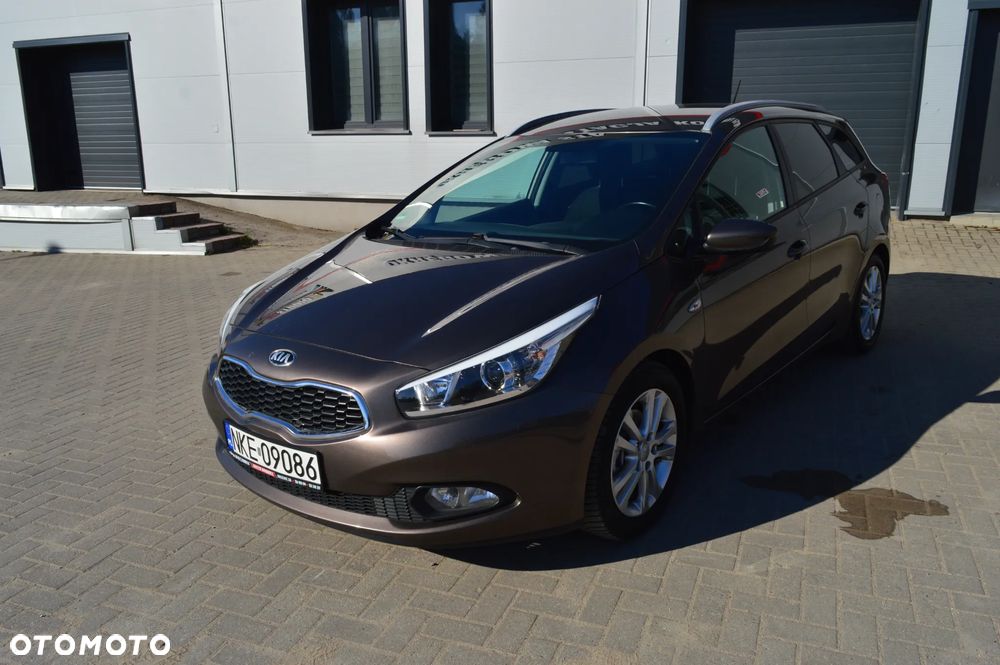 Kia Ceed 1.6 GDI Dream Team Edition - 4