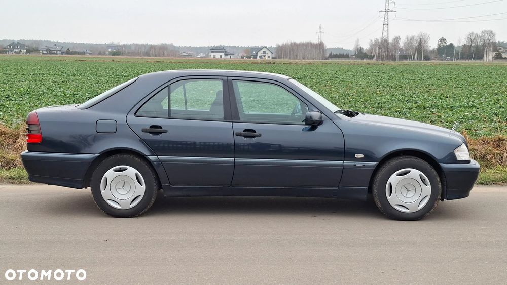 Mercedes-Benz Klasa C 180 Classic - 20