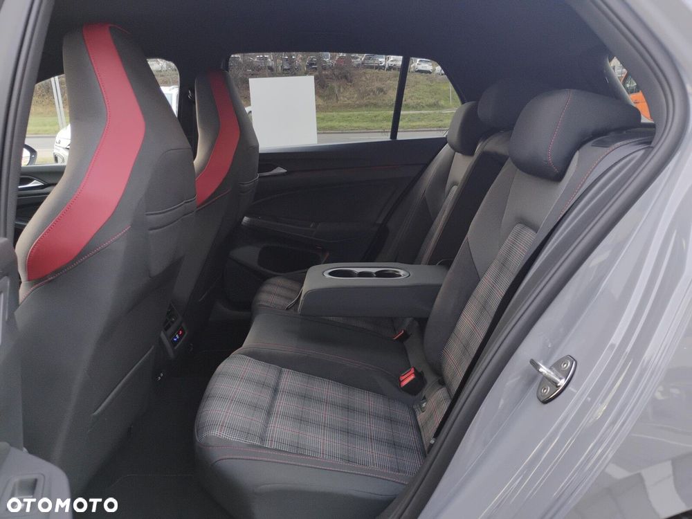 Volkswagen Golf - 31