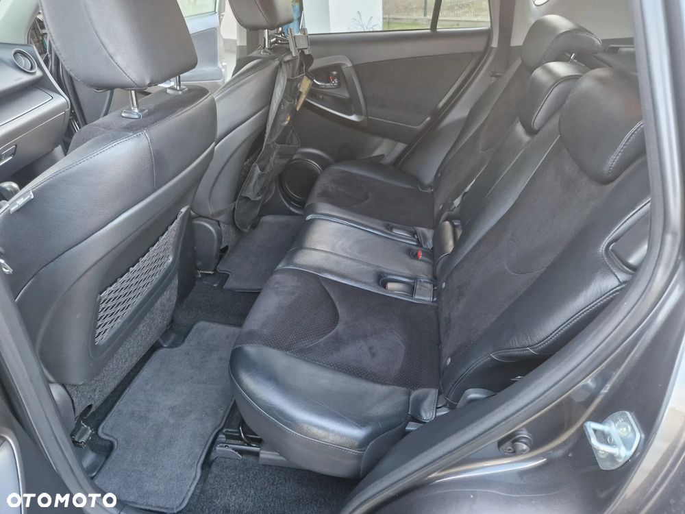 Toyota RAV4 2.2 D-4D 4x4 Automatik Executive - 2