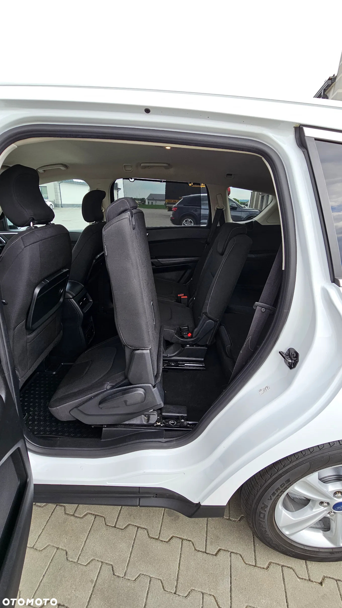 Ford S-Max - 24