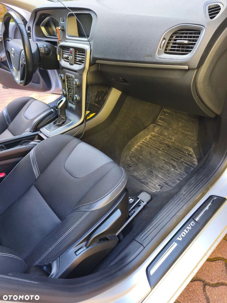 Volvo V40 D3 Drive-E SCR Momentum - 9