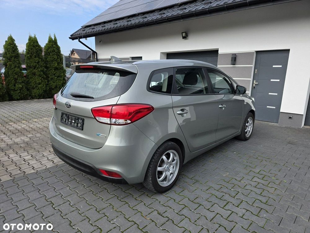 Kia Carens - 8