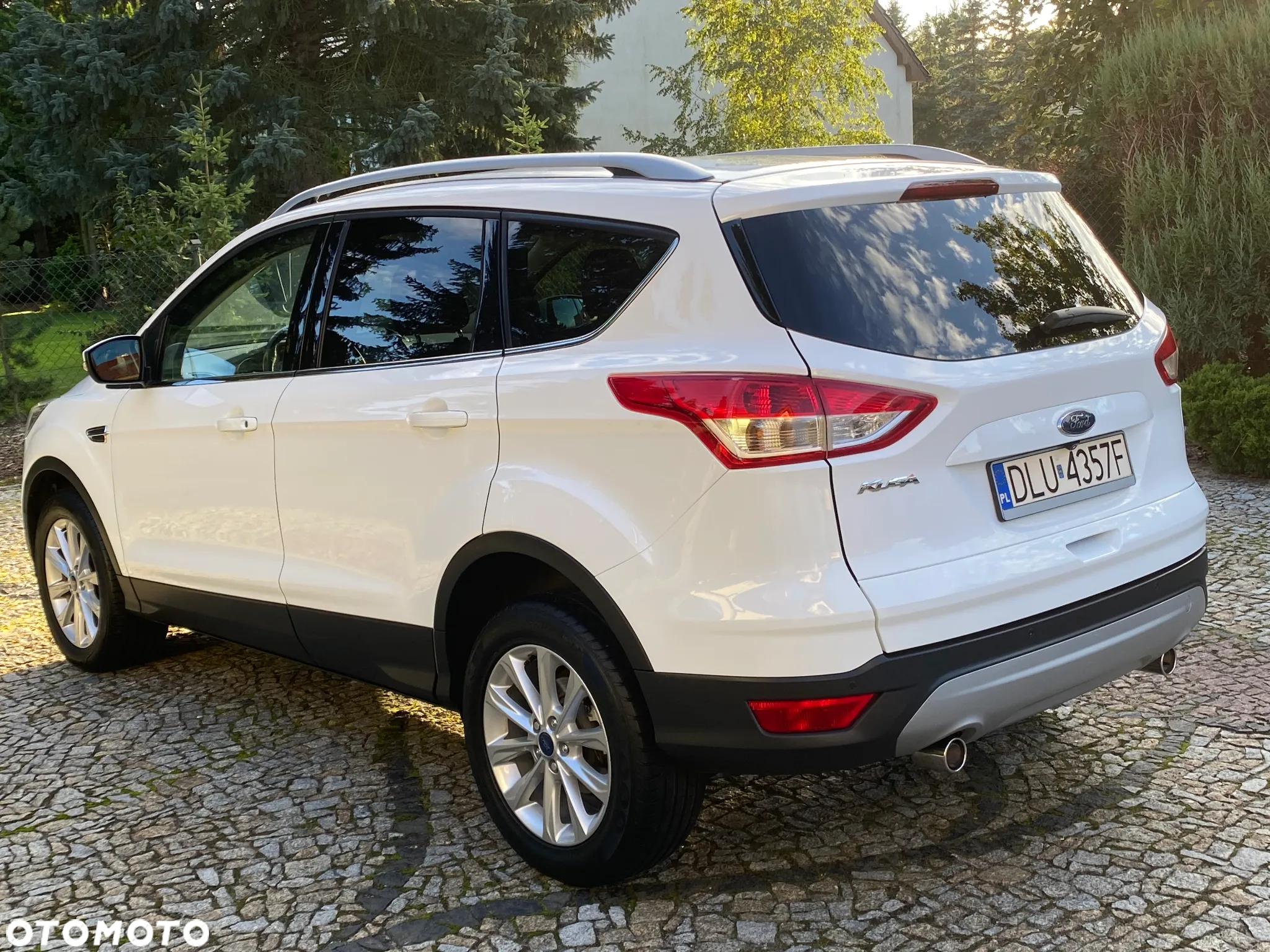 Ford Kuga 2.0 TDCi 2x4 Titanium - 4