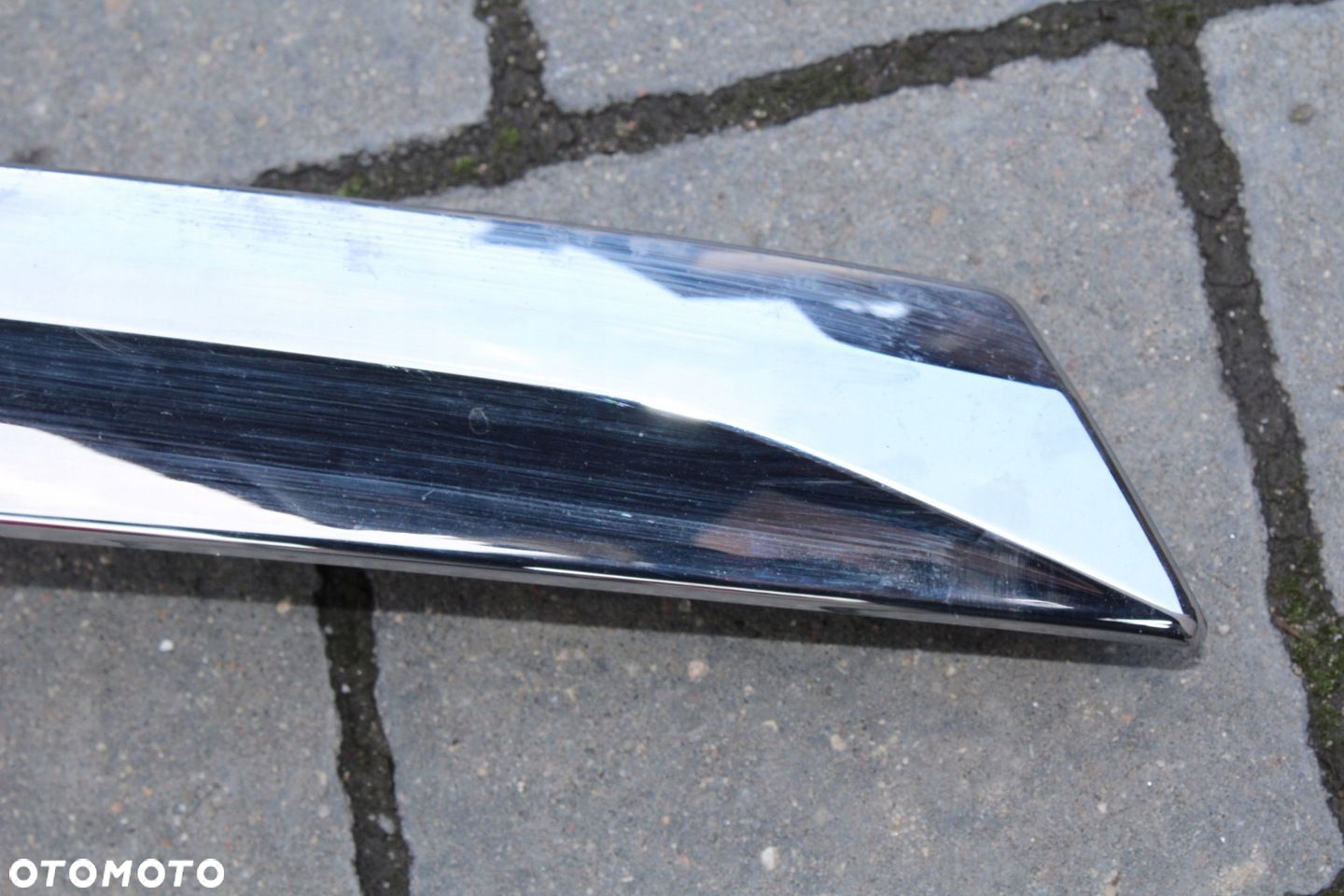 AVENSIS T27 SEDAN LIFT LISTWA BLENDA OŚWIETLENIA TABLICY REJ 76801-05130 - 2
