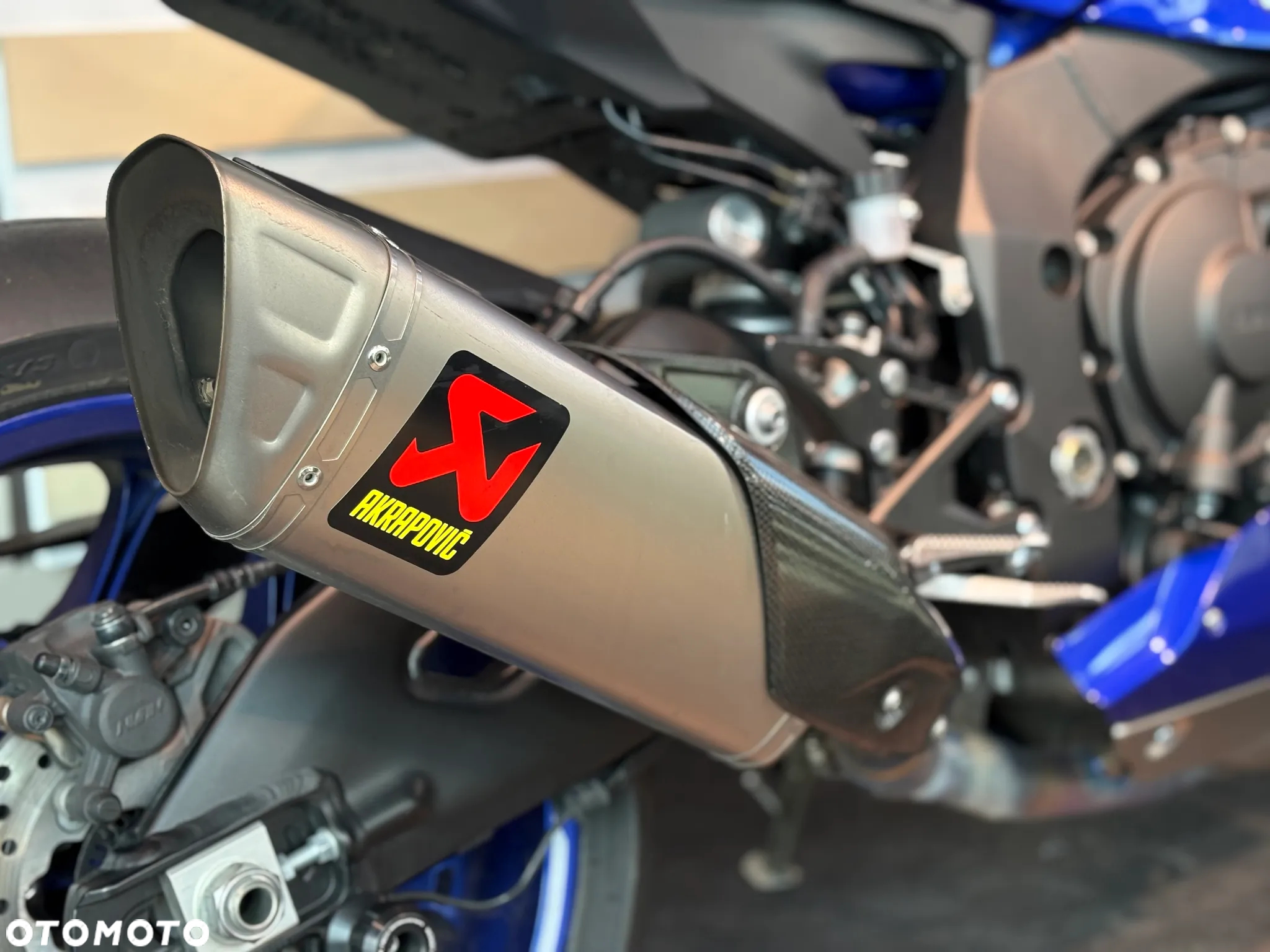 Yamaha R1 - 4