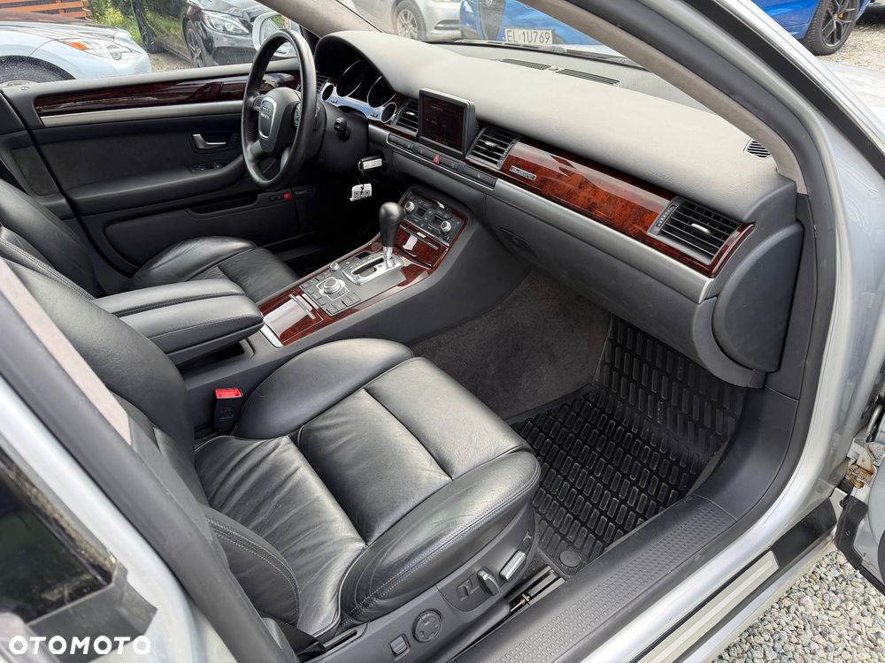 Audi A8 4.2 Quattro - 25