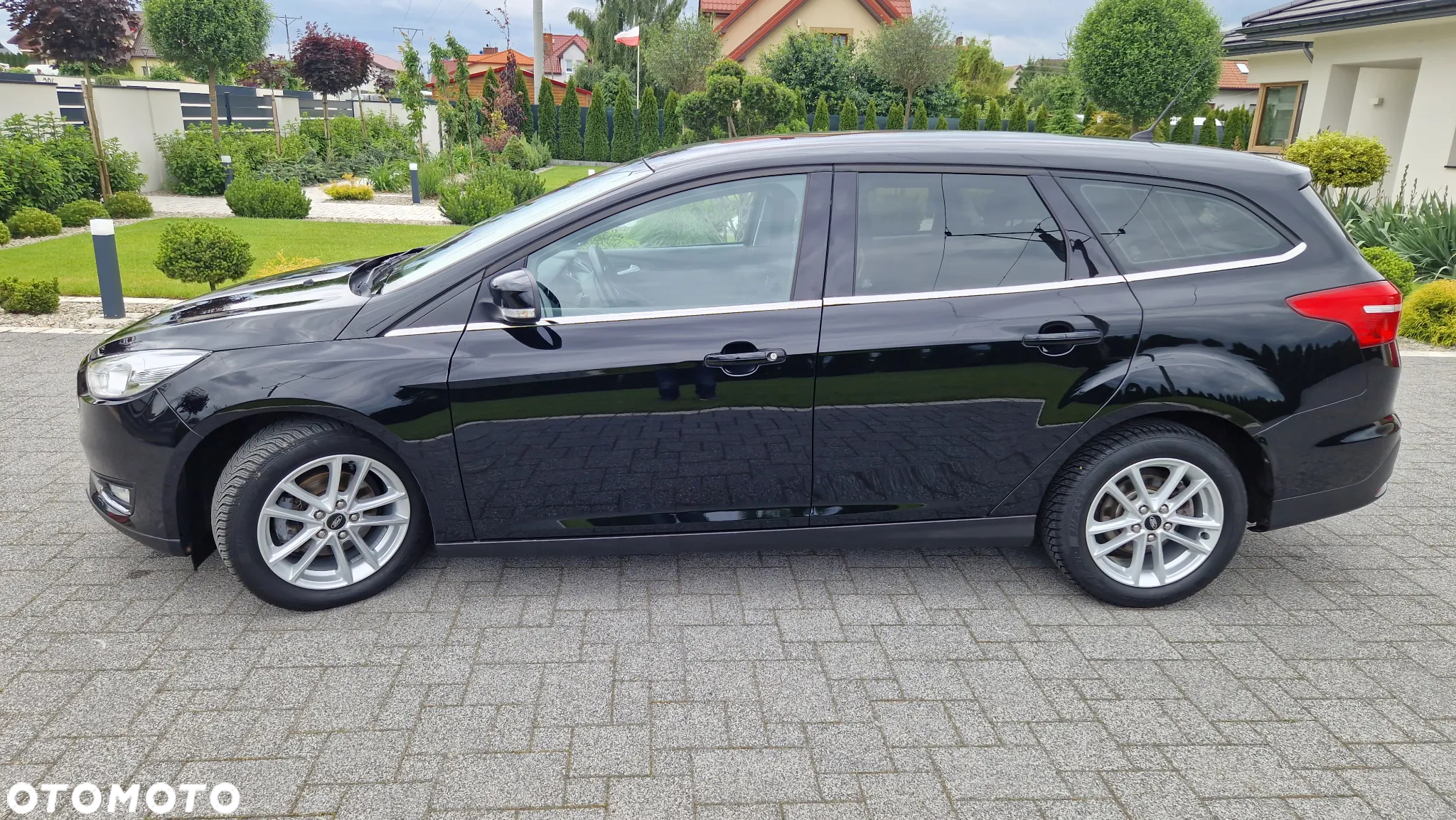 Ford Focus Turnier 1.0 EcoBoost Start-Stopp-System TITANIUM - 3