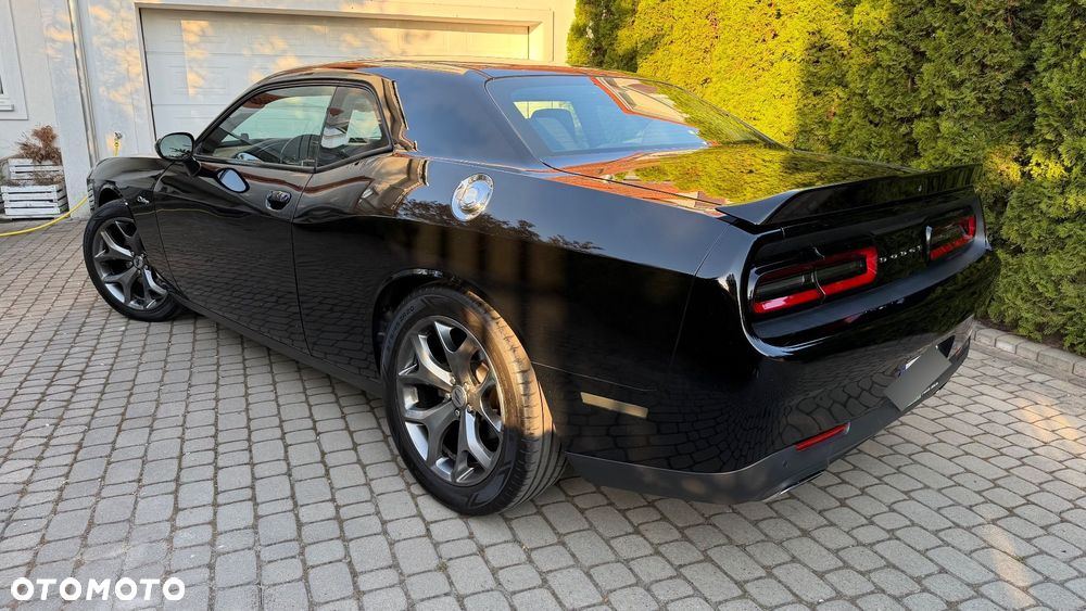 Dodge Challenger - 5
