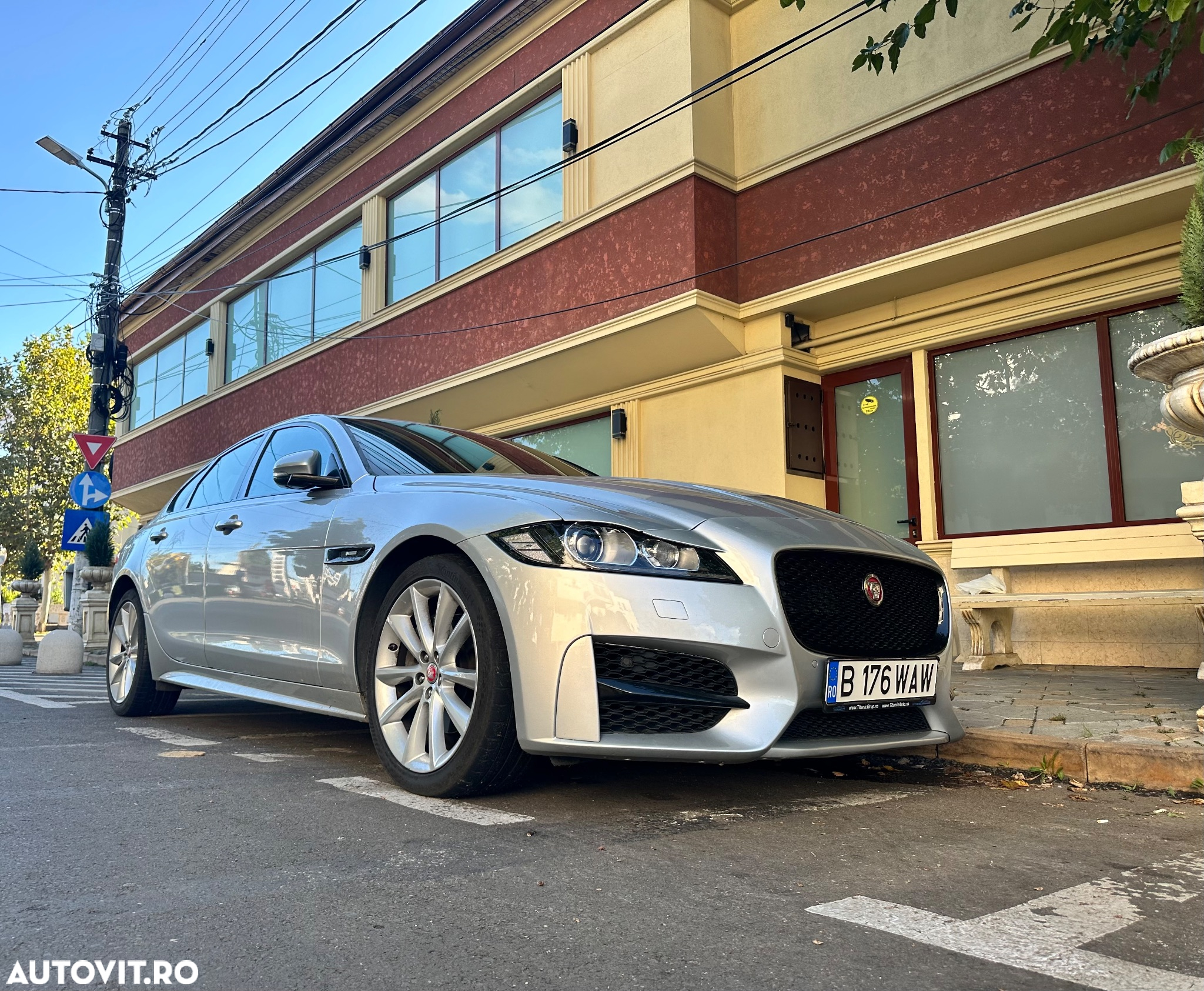 Jaguar XF 25d AWD R-Sport - 3