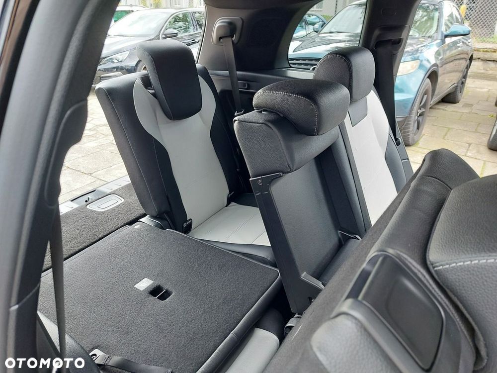 Mercedes-Benz GLB - 16