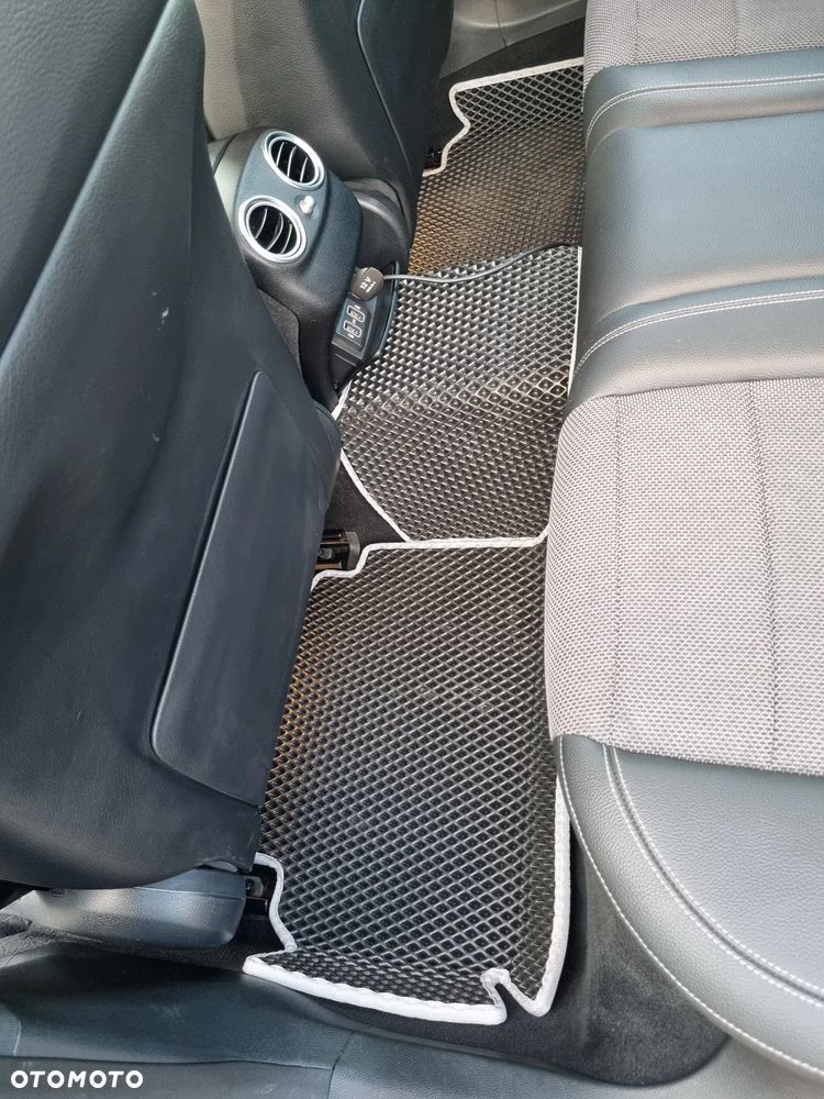 Mercedes-Benz Klasa E 220 d 4-Matic 9G-TRONIC - 28