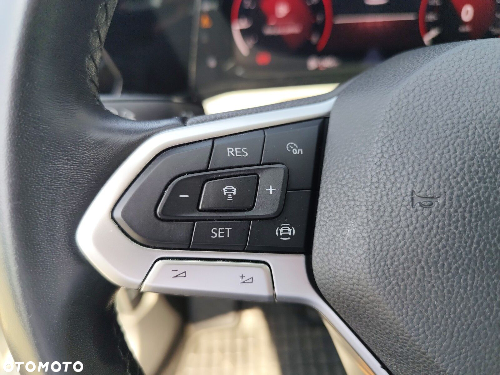 Volkswagen Golf - 22