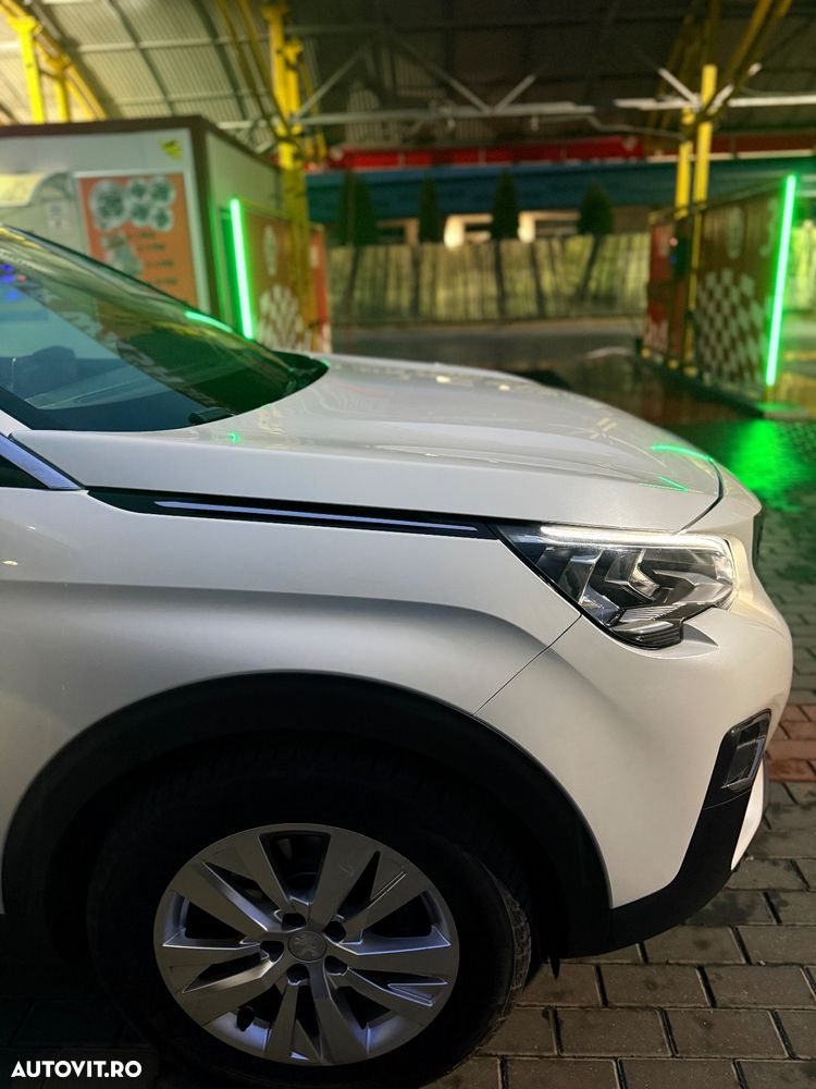 Peugeot 3008 1.2 PureTech Turbo S&S EAT8 Allure - 6