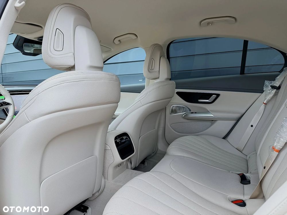 Mercedes-Benz Klasa E 220 d mHEV 4-Matic Exclusive 9G-Tronic - 13