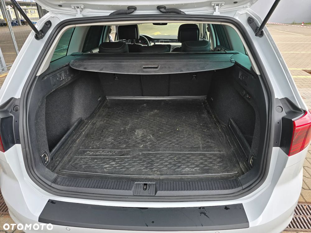 Volkswagen Passat 2.0 TDI SCR DSG 4Motion Elegance - 15
