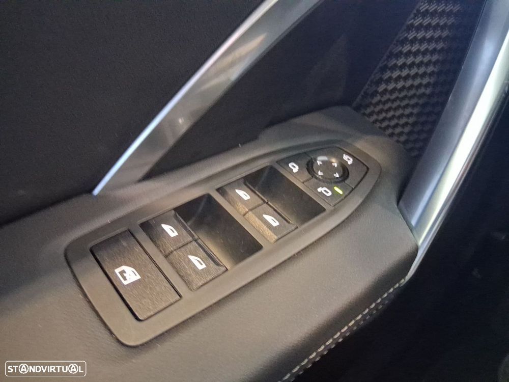 BMW iX1 eDrive20 Pack Desportivo M Pro - 17