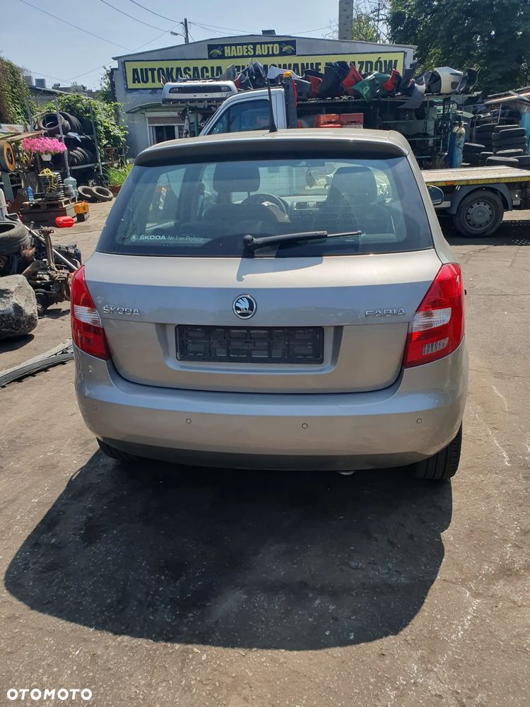 Fabia 2  na części silnik zderzak lampa prawa przód drzwi szyba - 6