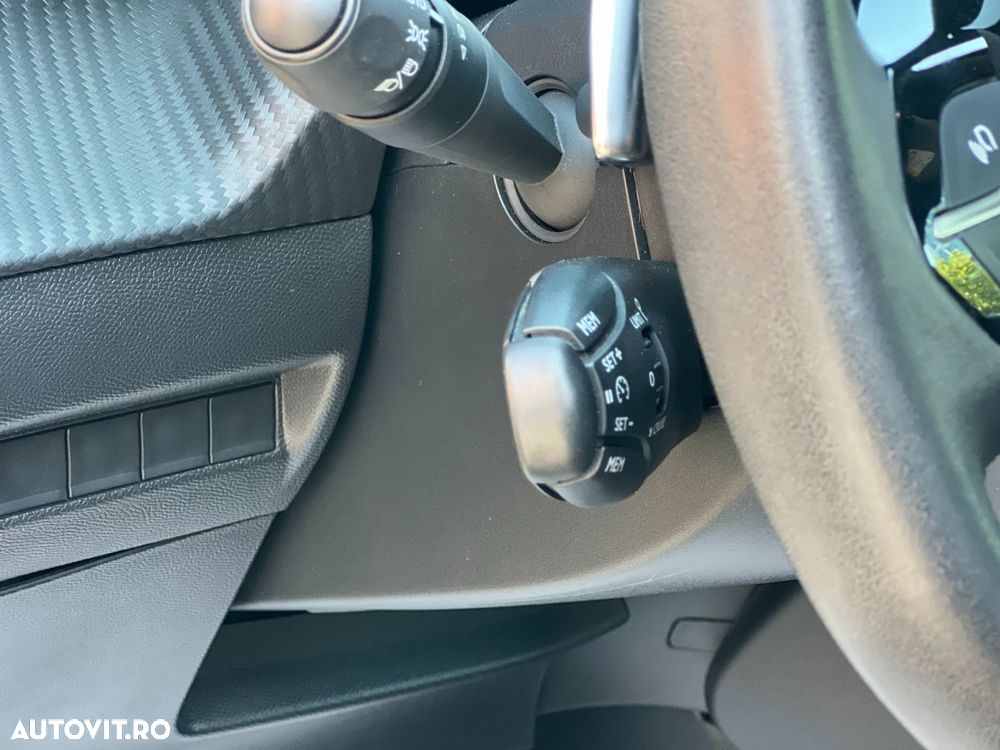 Peugeot 2008 1.2L PureTech 130 S&S EAT8 Allure - 9