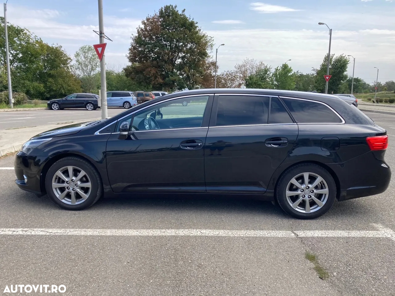 Toyota Avensis 2.0 D-4D Executive - 4