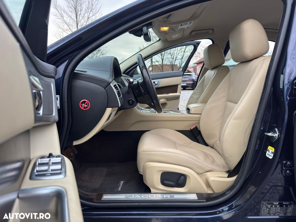 Jaguar XF 2.2D - 28