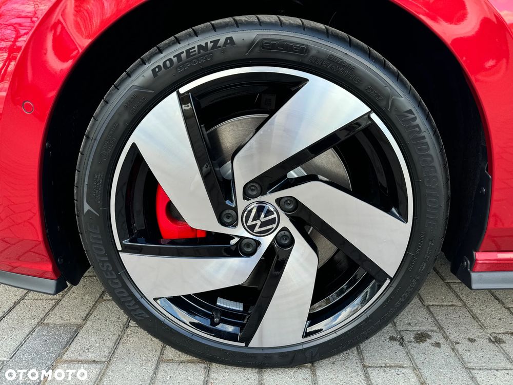 Volkswagen Golf - 10
