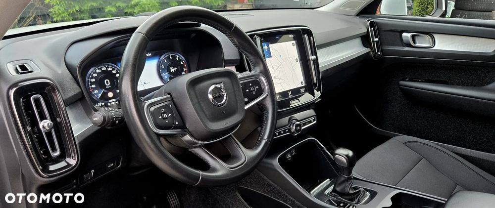 Volvo XC 40 T3 Momentum Pro - 21