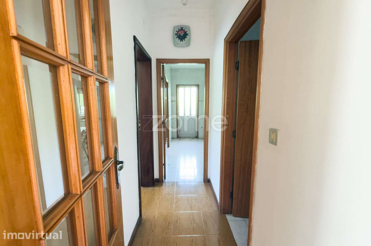 Moradia T5 | Excelente Potencial Bi-Familiar ou de Investimento - Grande imagem: 4/23